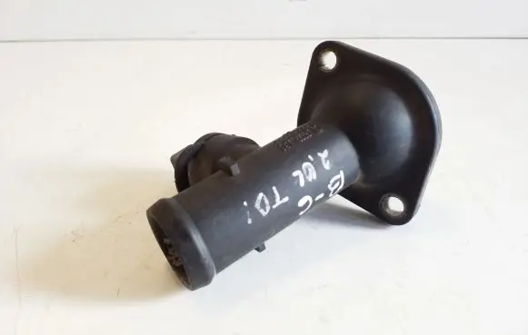 Volkswagen PASSAT B6 Engine coolant pipe/hose 03G121121D