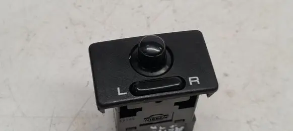 Nissan Almera N16 Wing mirror switch 98080