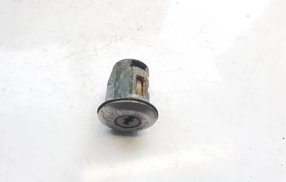 Citroen Xsara Picasso Front door lock (next to the handle) 