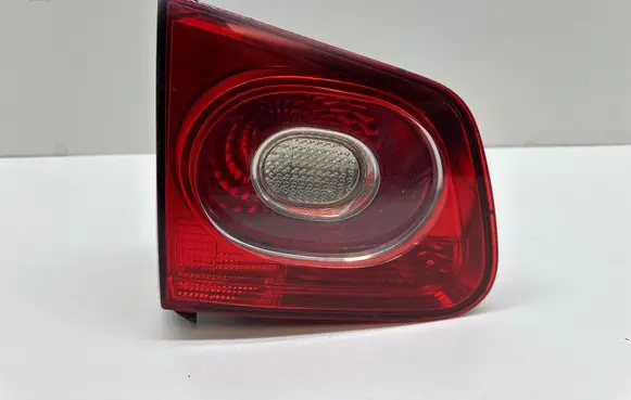 Volkswagen Tiguan Tailgate rear/tail lights 5N0945093C