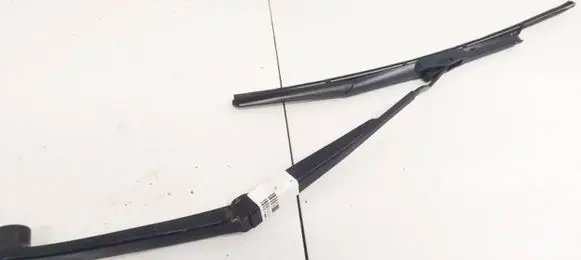 Chrysler 300 - 300C Front wiper blade arm