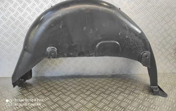 Rear arch fender liner splash guards