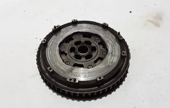 Nissan Qashqai Dual mass flywheel 123104345R