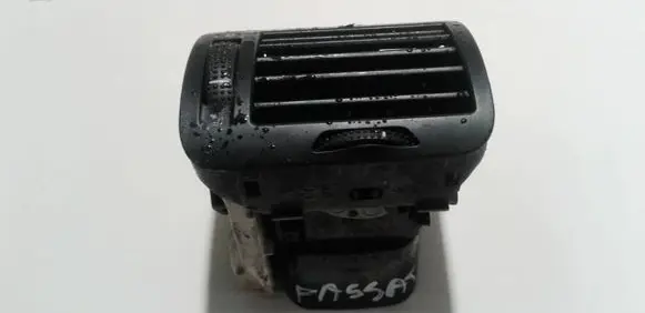Volkswagen PASSAT B5 Dash center air vent grill 3B0819704A