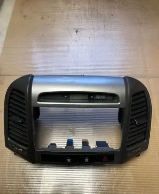 Hyundai Santa Fe Dash center air vent grill 945302B000