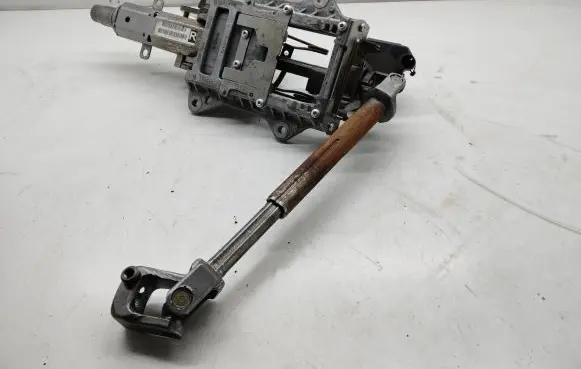 Volkswagen Tiguan Steering wheel axle 5N2419502C 10061703