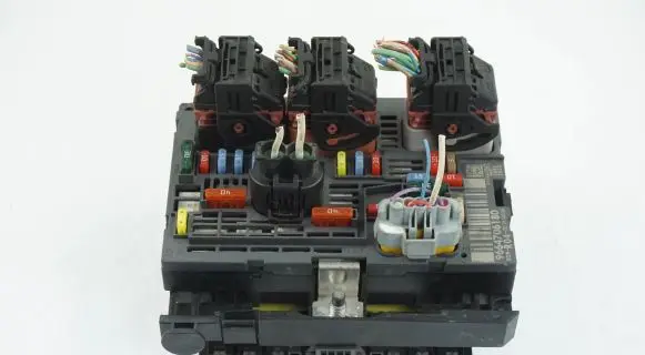 Citroen Berlingo Fuse module 9664706180