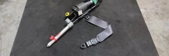 Volvo S60 Front seatbelt