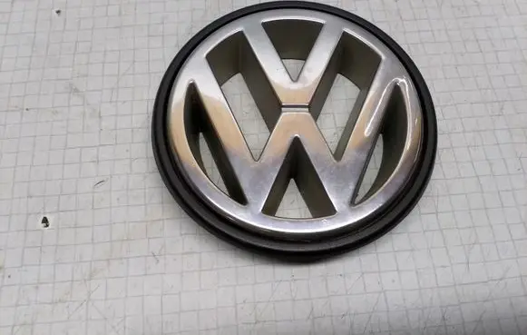 Volkswagen PASSAT B4 Manufacturer badge logo/emblem 321853601A