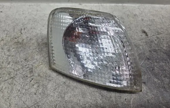 Volkswagen PASSAT B5 Front indicator light 