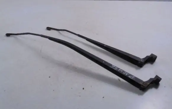 Chevrolet Tacuma Front wiper blade arm