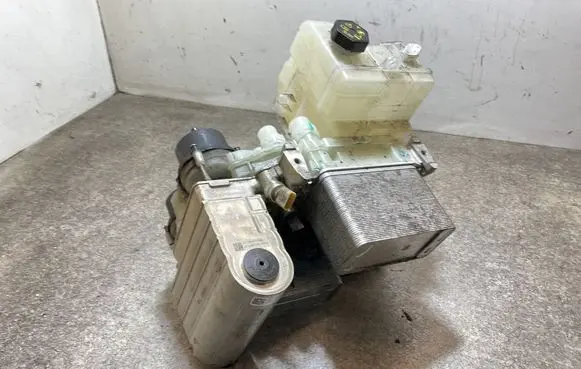 Tesla Model 3 Coolant expansion tank/reservoir 152300700E