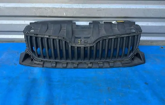 Skoda Fabia Mk3 (NJ) Front bumper upper radiator grill 6V0853653