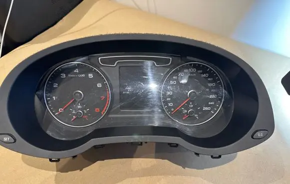 Audi Q3 8U Speedometer (instrument cluster) 8U0920940D C53407658 A2C80909100