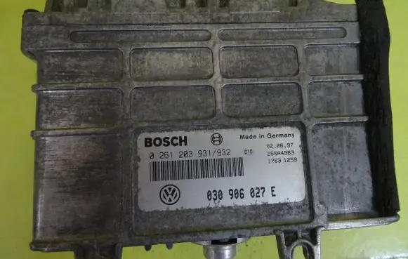 Volkswagen Polo III 6N 6N2 6NF Engine control unit/module 030906027E 0261203932