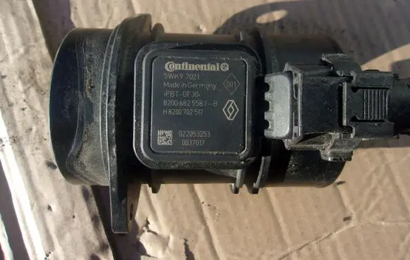 Renault Megane III Mass air flow meter 8200682558