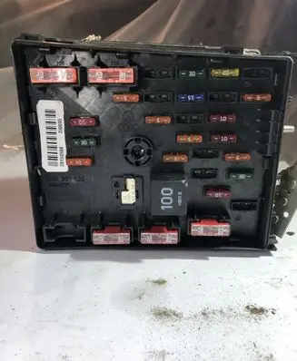 Volkswagen PASSAT B6 Fuse module 3C0937125