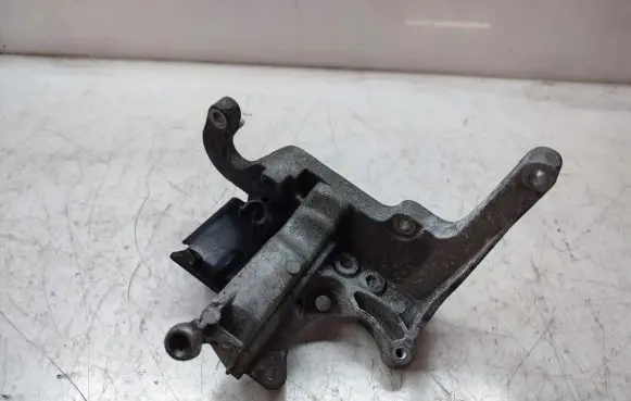 Volvo V70 Engine mounting bracket AV6Q9B470BB