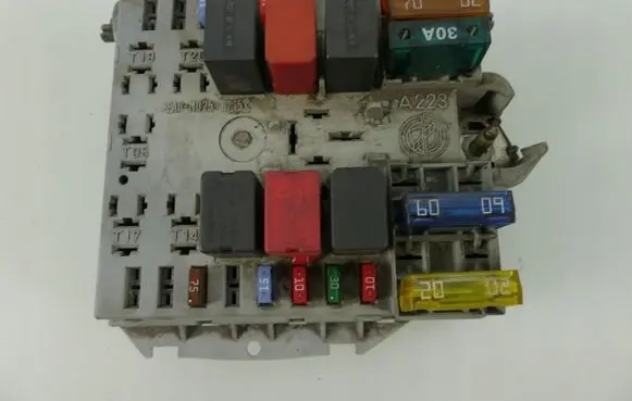 Fiat Punto (176) Fuse module 46835589