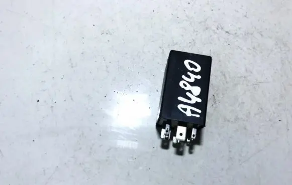 Volkswagen PASSAT B5 Other relay 3a0927181 61233005