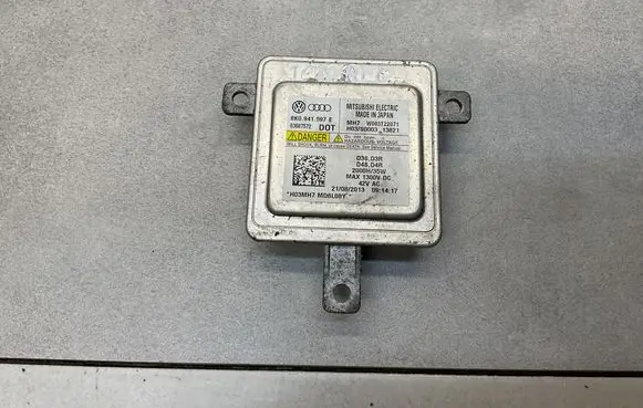 Volkswagen Touareg II Headlight ballast module Xenon 8K0941597E