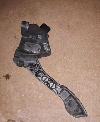 Toyota Avensis T270 Accelerator throttle pedal 7811002020