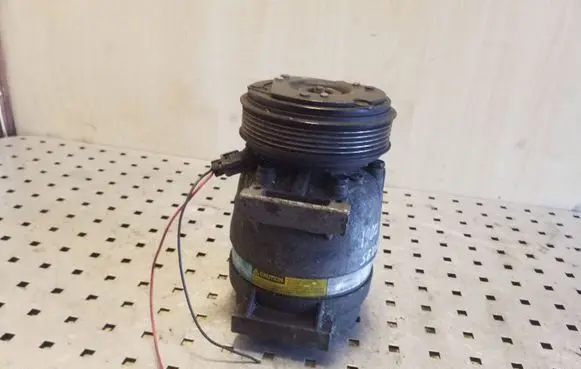 Renault Scenic I Air conditioning (A/C) compressor (pump) 7700105765