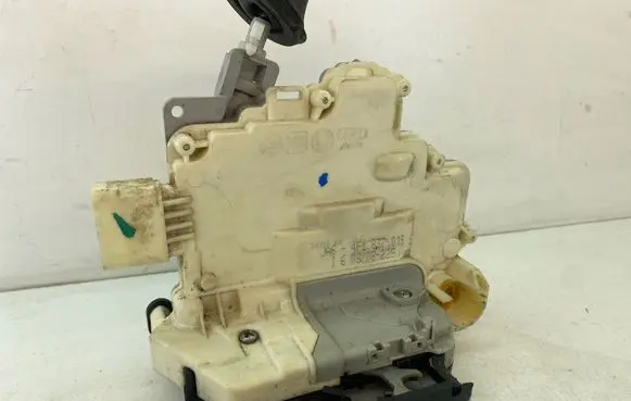 Audi A6 S6 C6 4F Front door lock 4F1837015