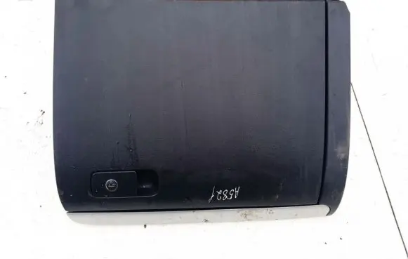 Volkswagen Jetta VI Glove box 5c8857114