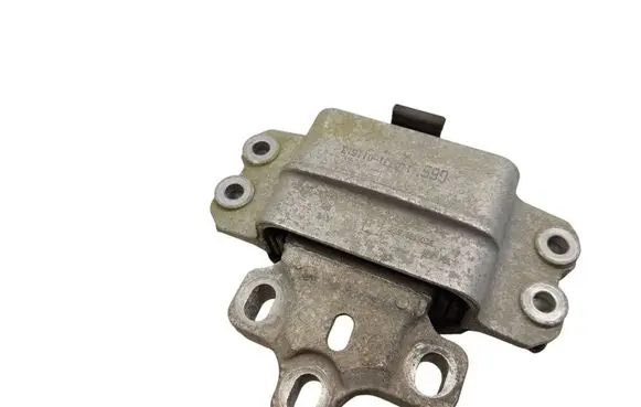 Volkswagen Tiguan Engine mounting bracket 3C0199555S