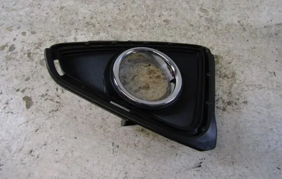 Toyota RAV 4 (XA40) Front fog light trim/grill 5212742160