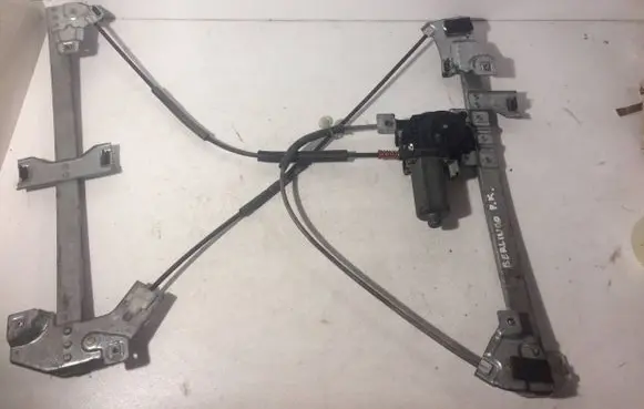 Citroen Berlingo Front door window regulator with motor 0130821763