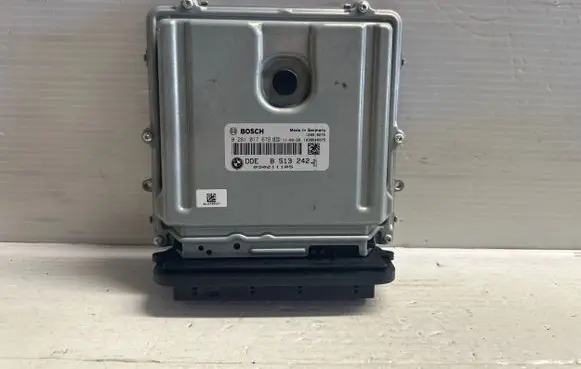 BMW 5 F10 F11 Engine control unit/module 0281017679 8513242 030211105