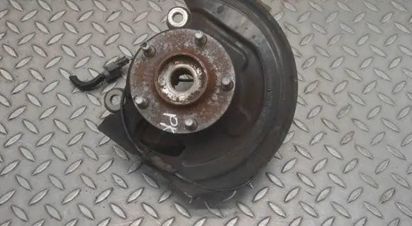 Nissan Juke I F15 Front wheel hub