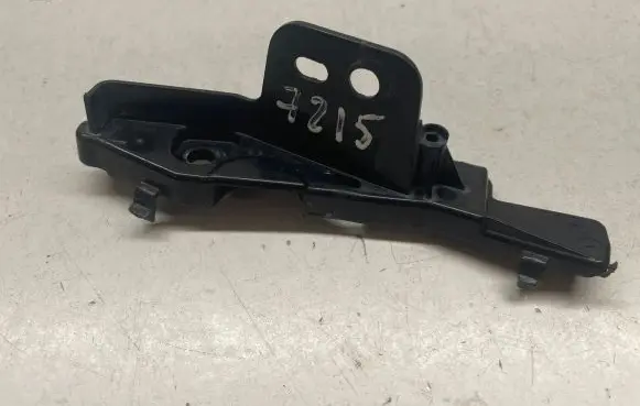 BMW X7 G07 Fender mounting bracket 7458365 51117458365