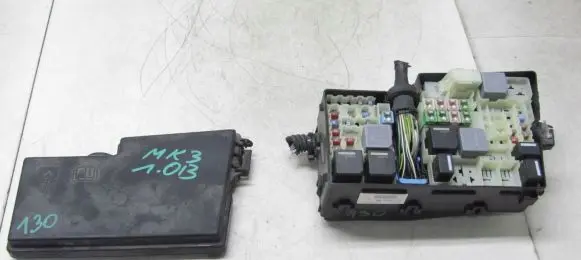Ford Focus Fuse box set AV6T14A142AB