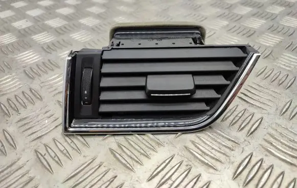 Skoda Octavia Mk3 (5E) Dashboard side air vent grill/cover trim