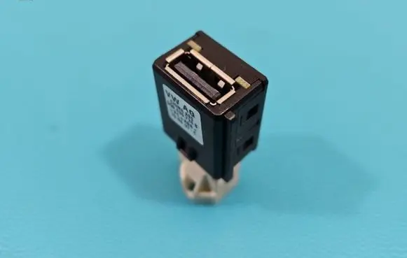 Skoda Fabia Mk3 (NJ) USB socket connector 5Q0035726B IMPRK1409981
