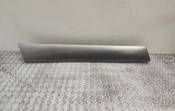 Volkswagen Touareg II Front door trim (molding) 7P6867439C