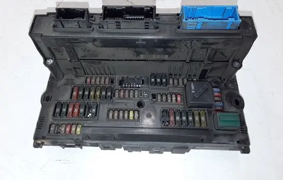BMW 5 F10 F11 Fuse module 9234421
