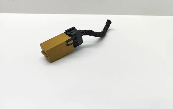 BMW 5 E60 E61 Window wiper relay 8384505
