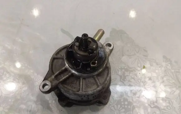 Mercedes-Benz Vito Viano W639 Vacuum pump A6462300105