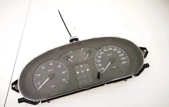 Renault Megane I Speedometer (instrument cluster) p7700427900a