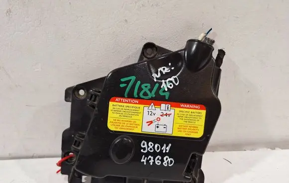 Citroen C4 II Picasso Fuse module 9801147680