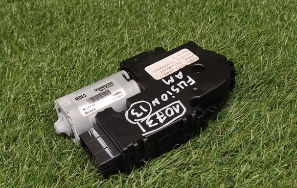 Ford Fusion II Sunroof motor/actuator DS7315B689 0000002359