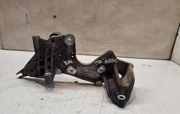 Volkswagen Touareg I Fuel pump bracket 059130147P