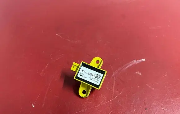 Chrysler Town & Country V Airbag deployment crash/impact sensor 68137948AA