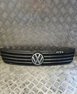 Volkswagen PASSAT B5 Front grill 3B0853653C