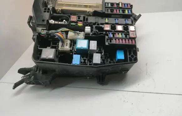Toyota Avensis T250 Fuse box set 8211105G81 G81E100816082034