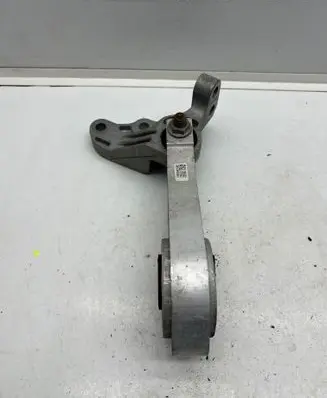 Gearbox mounting bracket